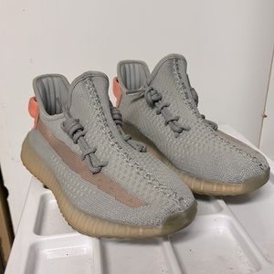 Yeezy 350 v2 “true foam” size: US 7